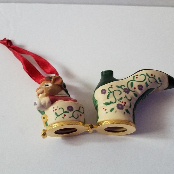 Hallmark Keepsake Ornament Fashion A Foot 2001 - Picture 7 of 11